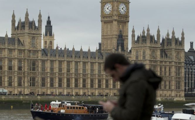 The British browse with smartphones